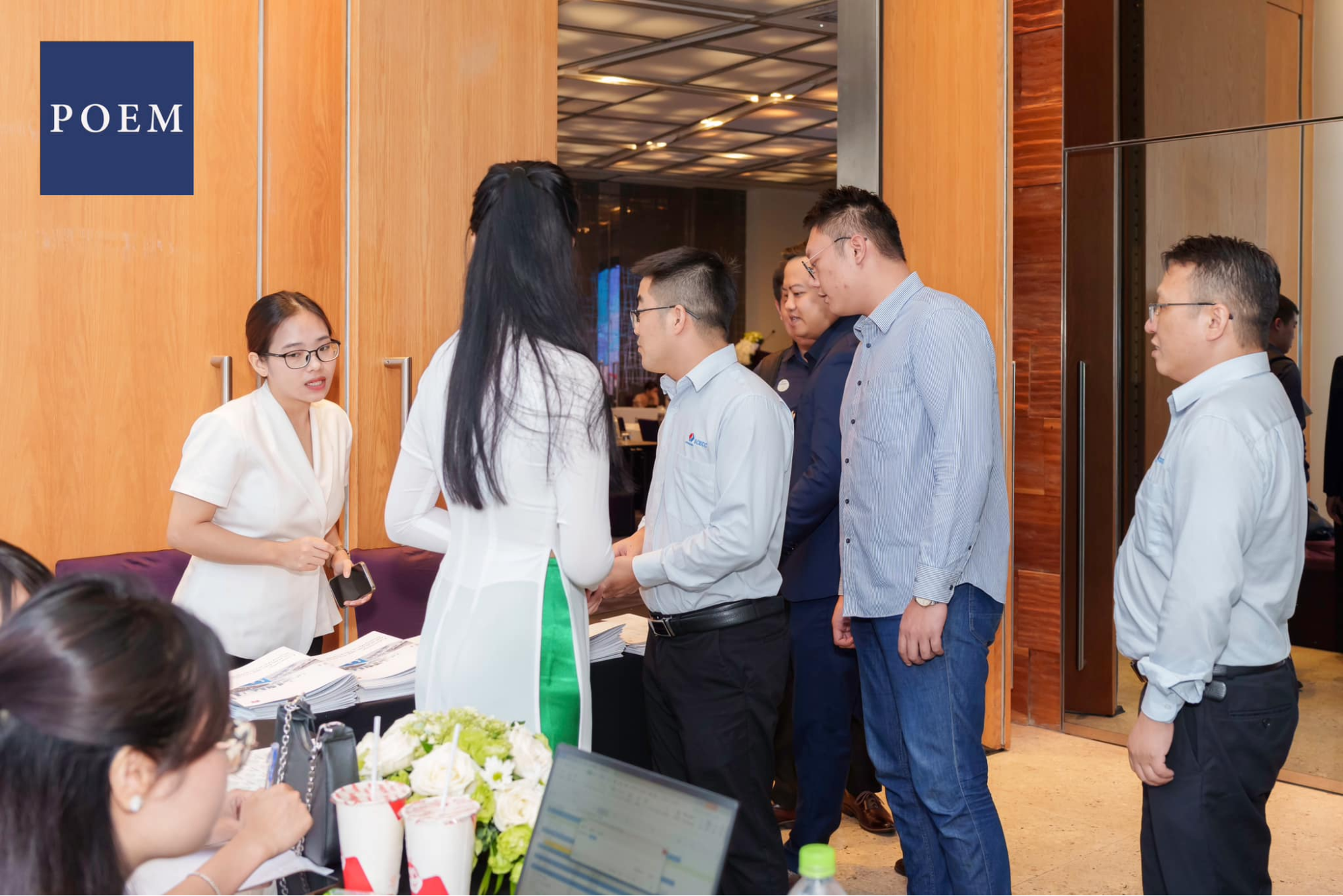 POEM sở hữu đội ngũ sáng tạo, quản lý sự kiện, kỹ thuật viên và nhân sự vận hành dày dạn kinh nghiệm