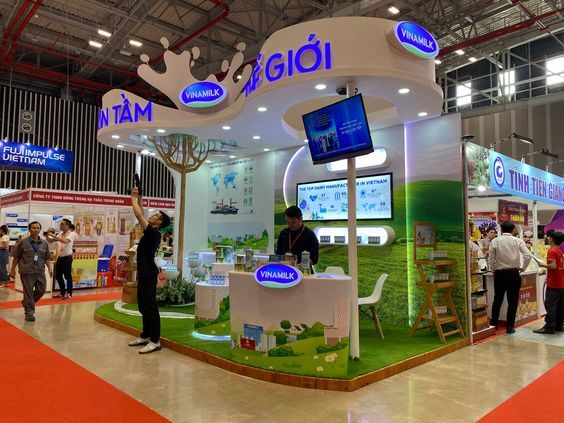 Thi công booth trưng bày chuyên nghiệp giúp doanh nghiệp nổi bật tại triển lãm. Tối ưu thương hiệu, truyền tải thông điệp và thu hút khách hàng hiệu quả.