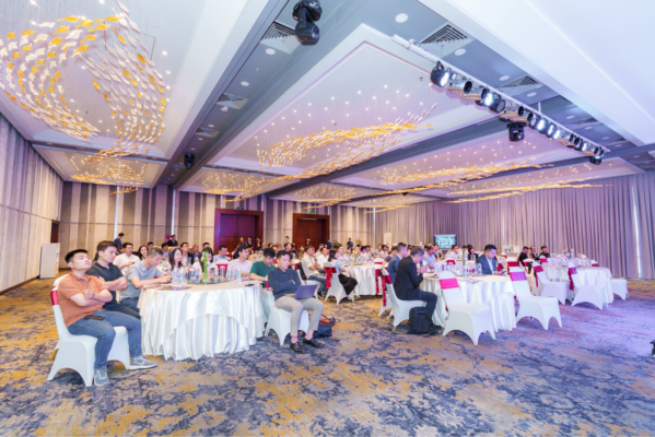 Cùng Poem Event tìm hiểu quy trình tổ chức hội nghị khách hàng chuyên nghiệp giúp doanh nghiệp, quảng bá thương hiệu và kết nối với khách hàng.
