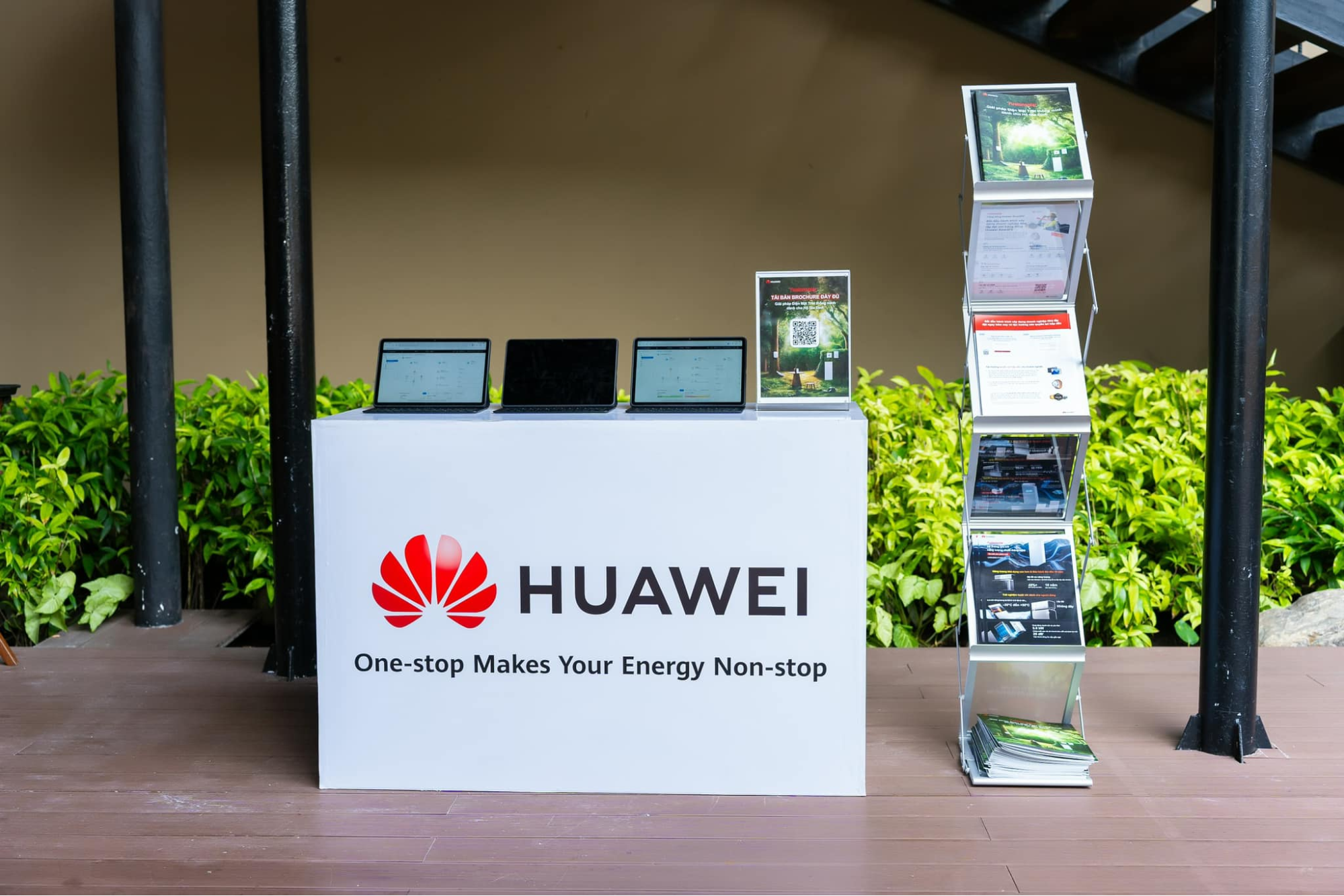 Dịch vụ sản xuất POSM chuyên nghiệp tại sự kiện: standee, banner, brochure, backdrop – chuẩn nhận diện, đúng tiến độ, tăng hiệu quả nhận diện thương hiệu.