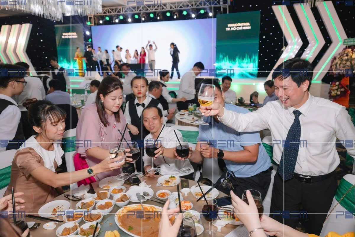 Tiệc liên hoan cuối năm của công ty VINACONTROL