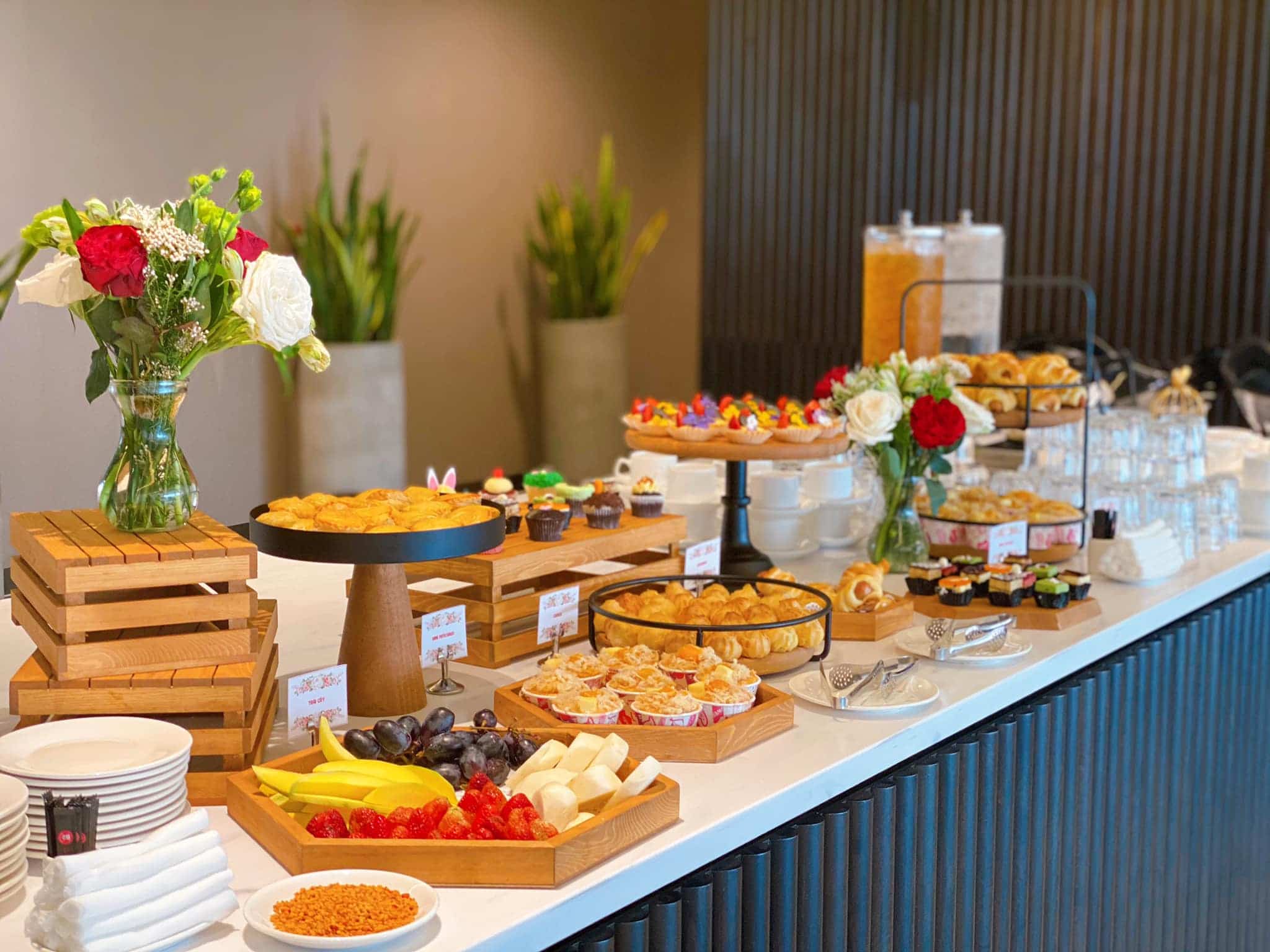 Tiệc teabreak nhẹ nhàng trong sự kiện 20/10 cho doanh nghiệp.