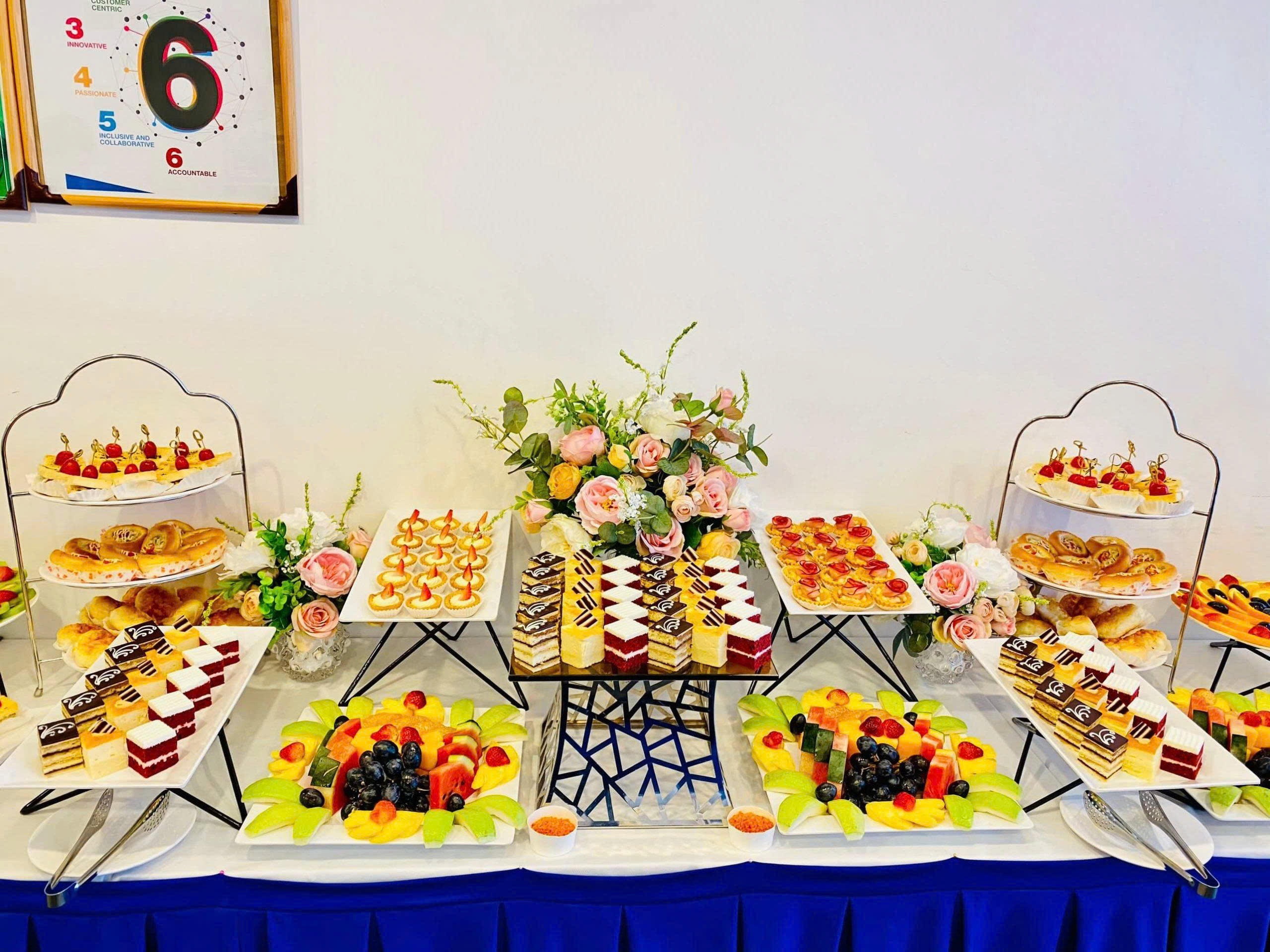 “ý tưởng tổ chức sự kiện với ngân sách thấp bằng tiệc teabreak”