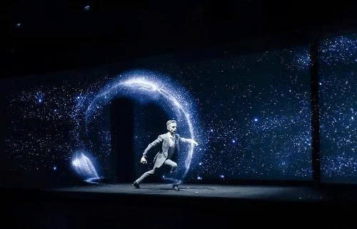 Biểu diễn hologram tạo key moment ấn tượng đầy sáng tạo)