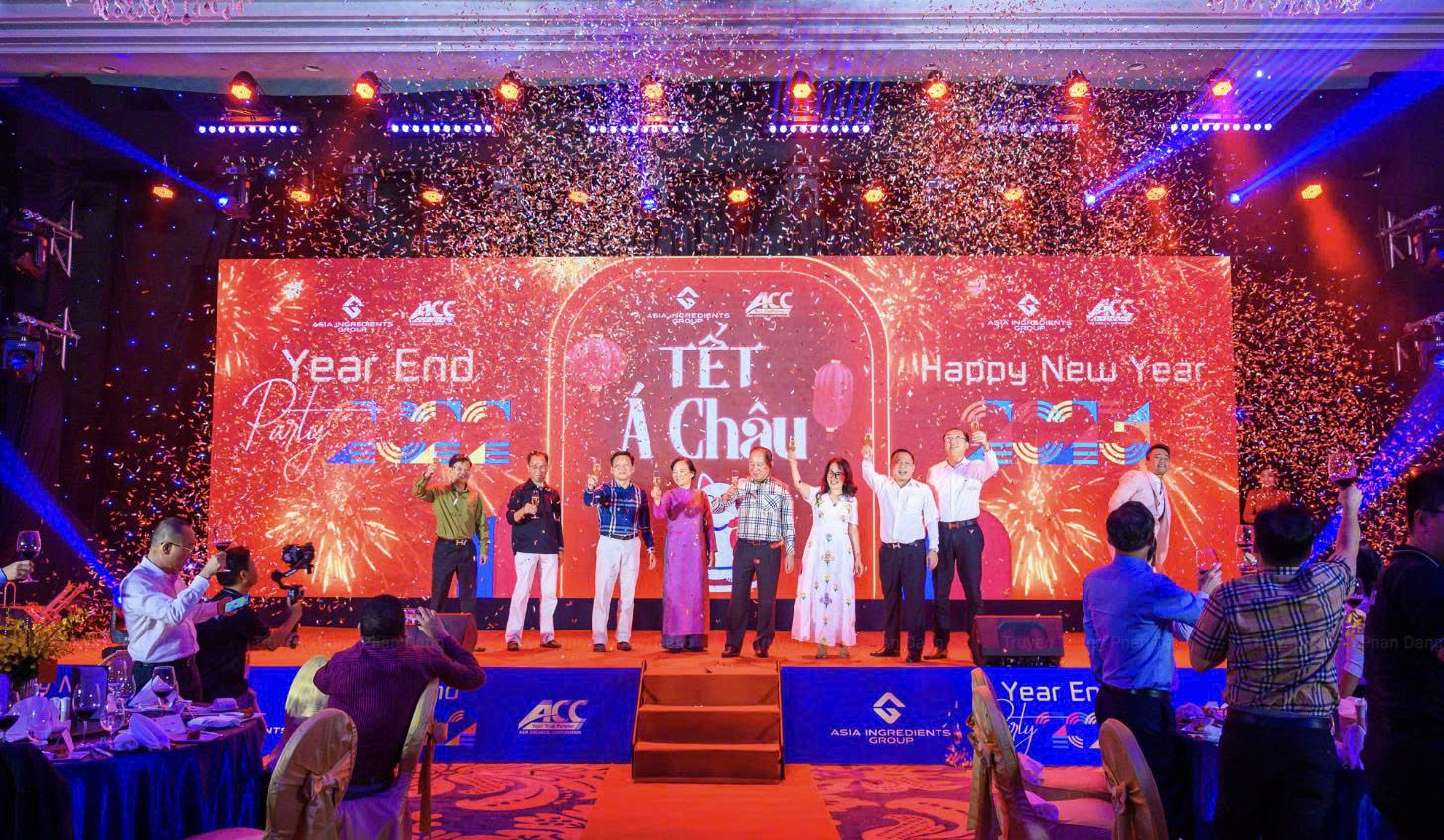 theme year end party kết hợp mùa lễ cuối năm.
