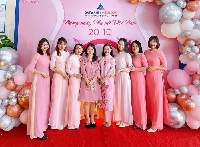 không gian trang trí ấm cúng và tinh tế cho ngày 20/10 tại công ty
