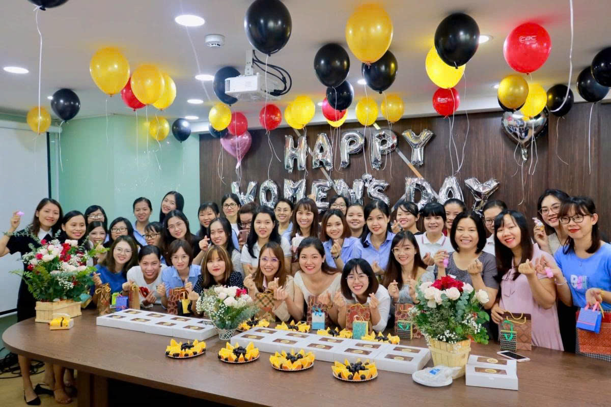 Tri ân phụ nữ Việt Nam tổ chức nhân Ngày Phụ nữ Việt Nam 20/10.