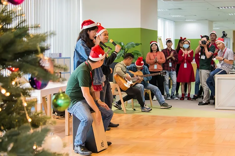 Ý Tưởng Tổ Chức Noel Độc Đáo - Mini concert nội bộ