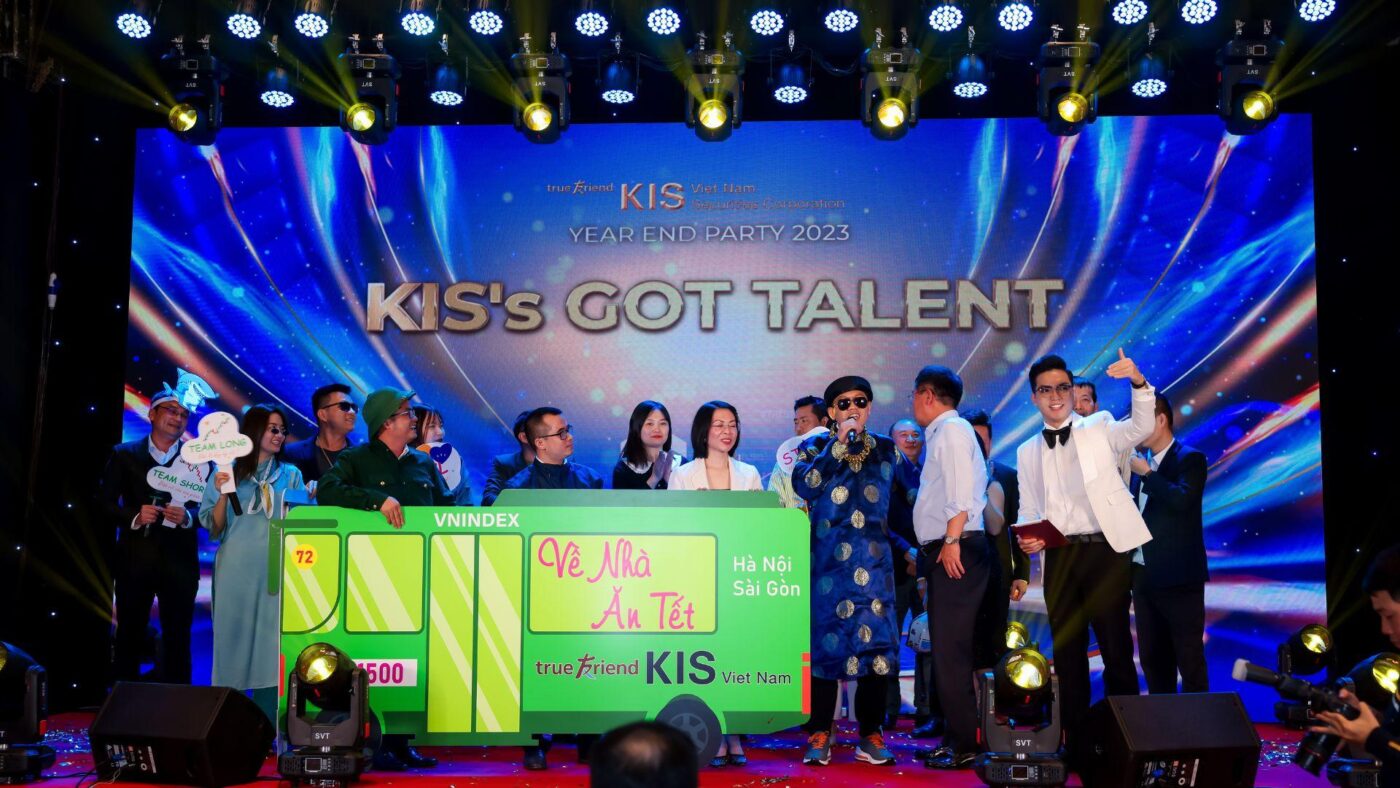 Trò chơi trí tuệ vui nhộn trong tổng kết cuối năm