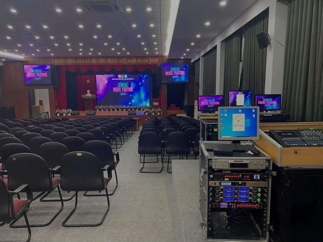  Thiết bị âm thanh ánh sáng hiện đại tại hội trường hội nghị