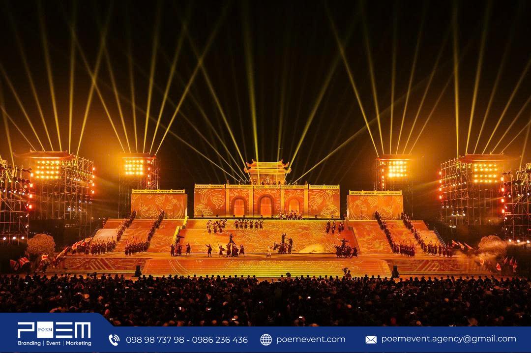 Sân khấu sự kiện với ánh sáng hoành tráng