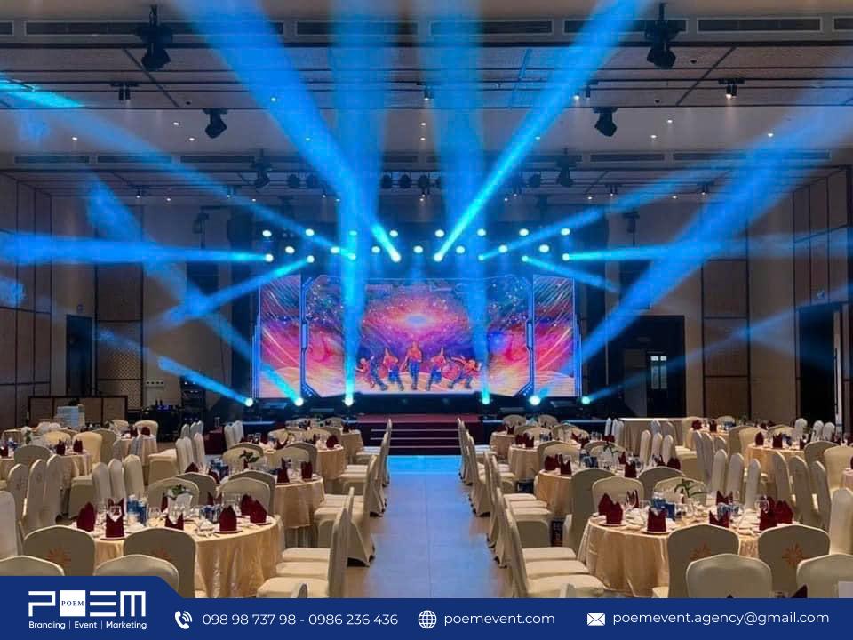 Âm thanh ánh sáng trong tiệc tất niên