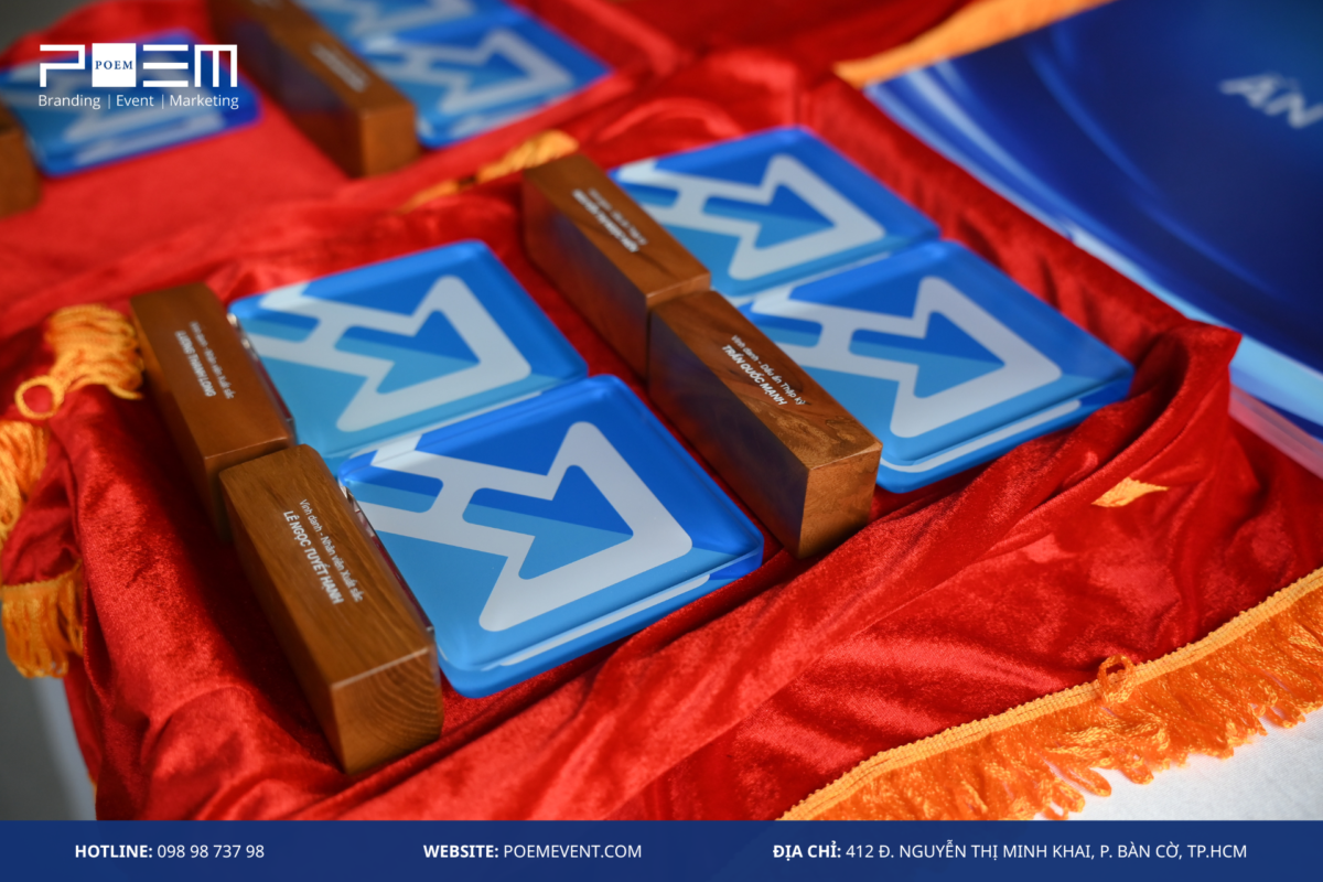 Cúp vinh danh - Kỷ niệm 10 năm A.H.Co