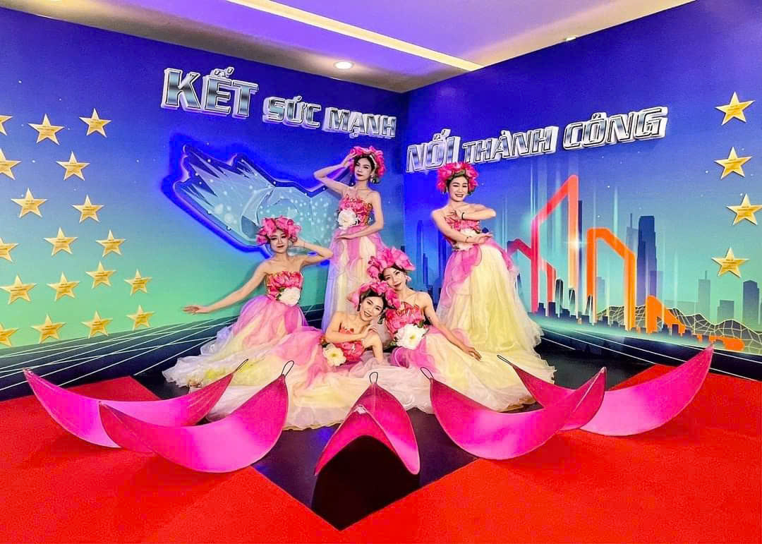 vũ đoàn sự kiện múa đương đại chuyên nghiệp