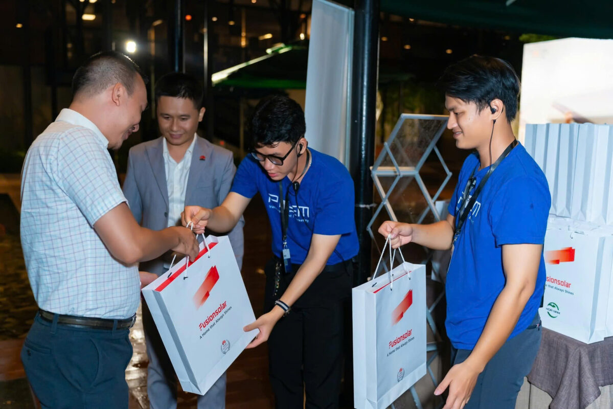 Chi phí tổ chức Year End Party - Chi phí nhân sự