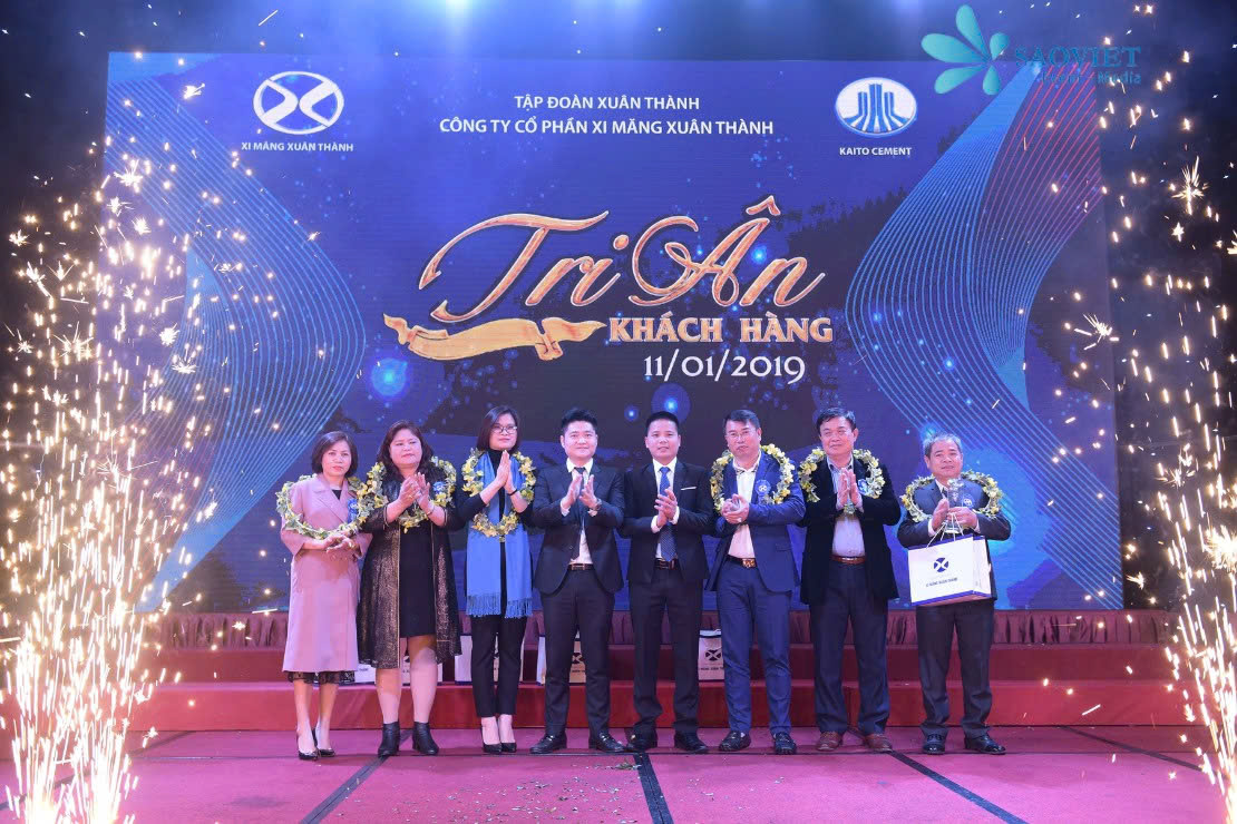 Hình ảnh tri ân khách hàng trong buổi tiệc