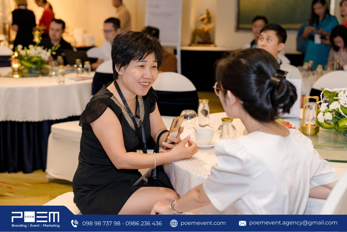 Trang phục tham dự hội nghị, hội thảo 