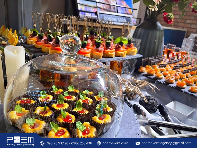 Tìm hiểu finger food là gì và vai trò của hình thức tiệc nhẹ trong sự kiện hiện đại.